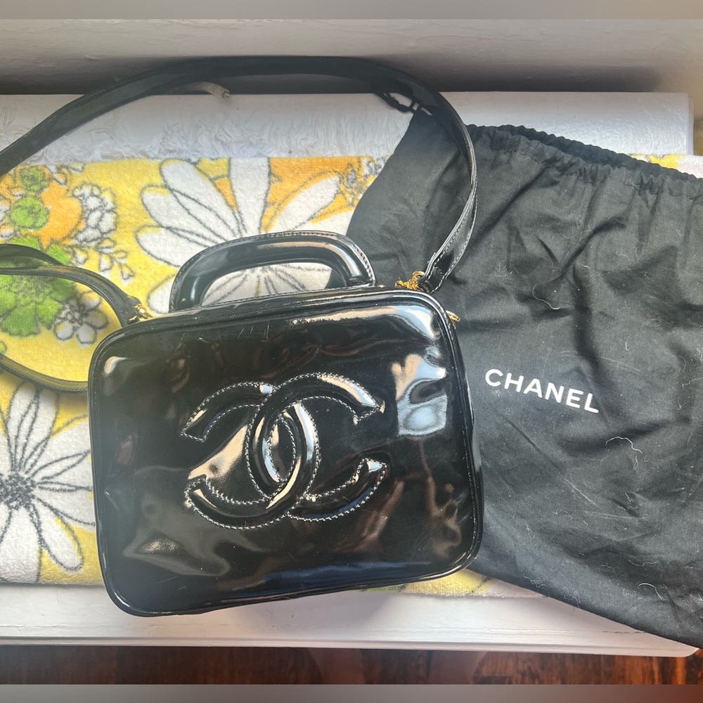 Chanel Vintage Patent Leather Black Vanity Makeup Crossbody Bag